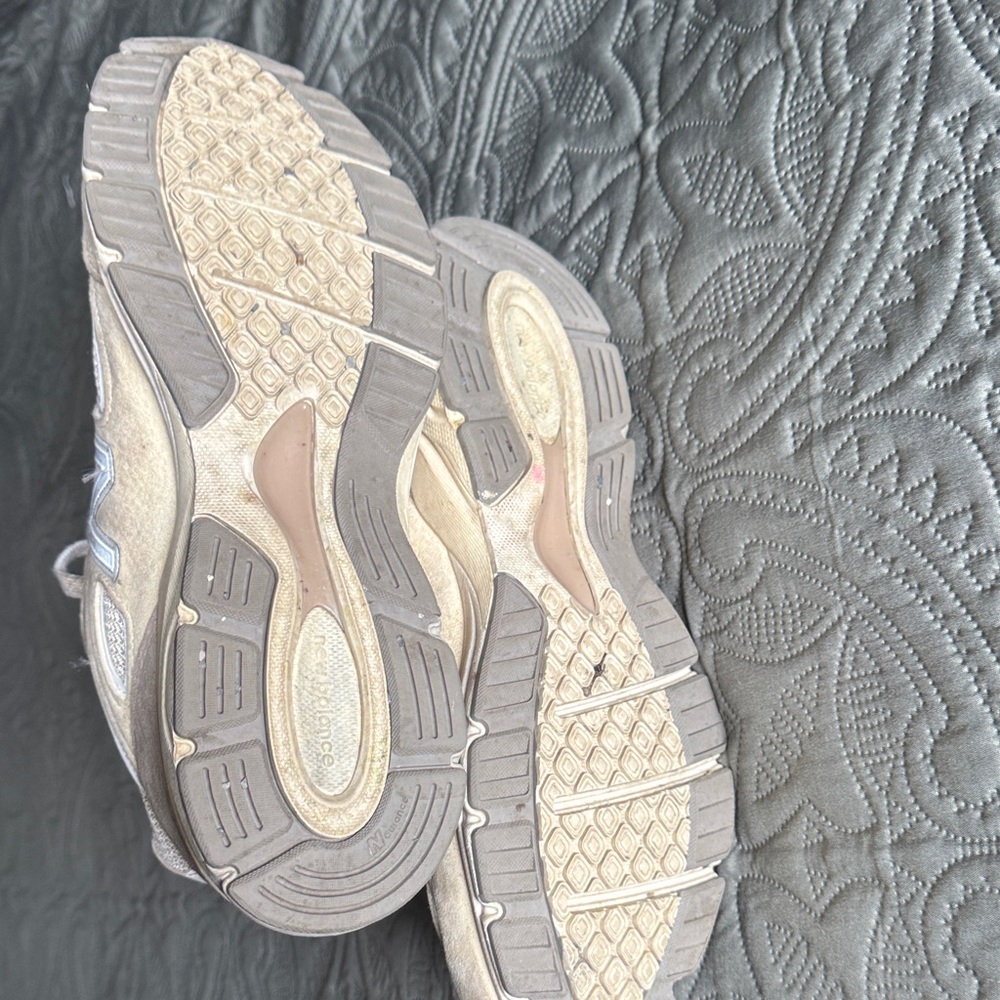 New Balance Off-White and Tan Running Shoes - Picture 5 of 6